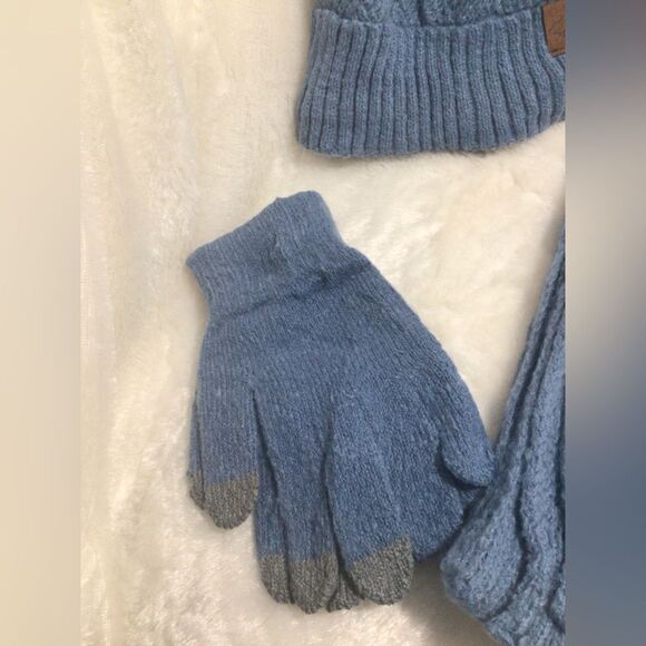 Soft fleece lined blue hat, scarf, and gloves set NWOT - Picture 2 of 5